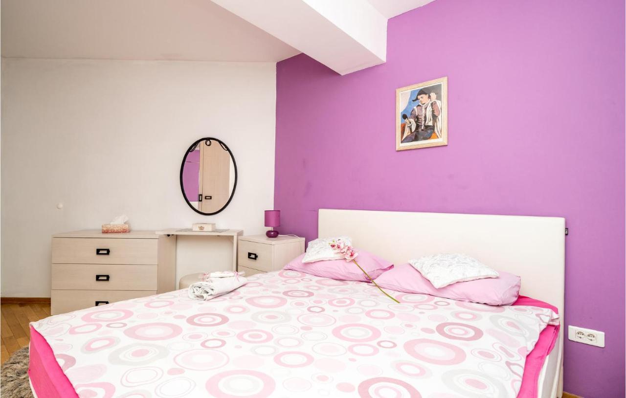 1 Bedroom Amazing Apartment In Дубровник Екстер'єр фото