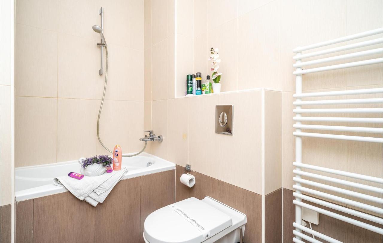 1 Bedroom Amazing Apartment In Дубровник Екстер'єр фото