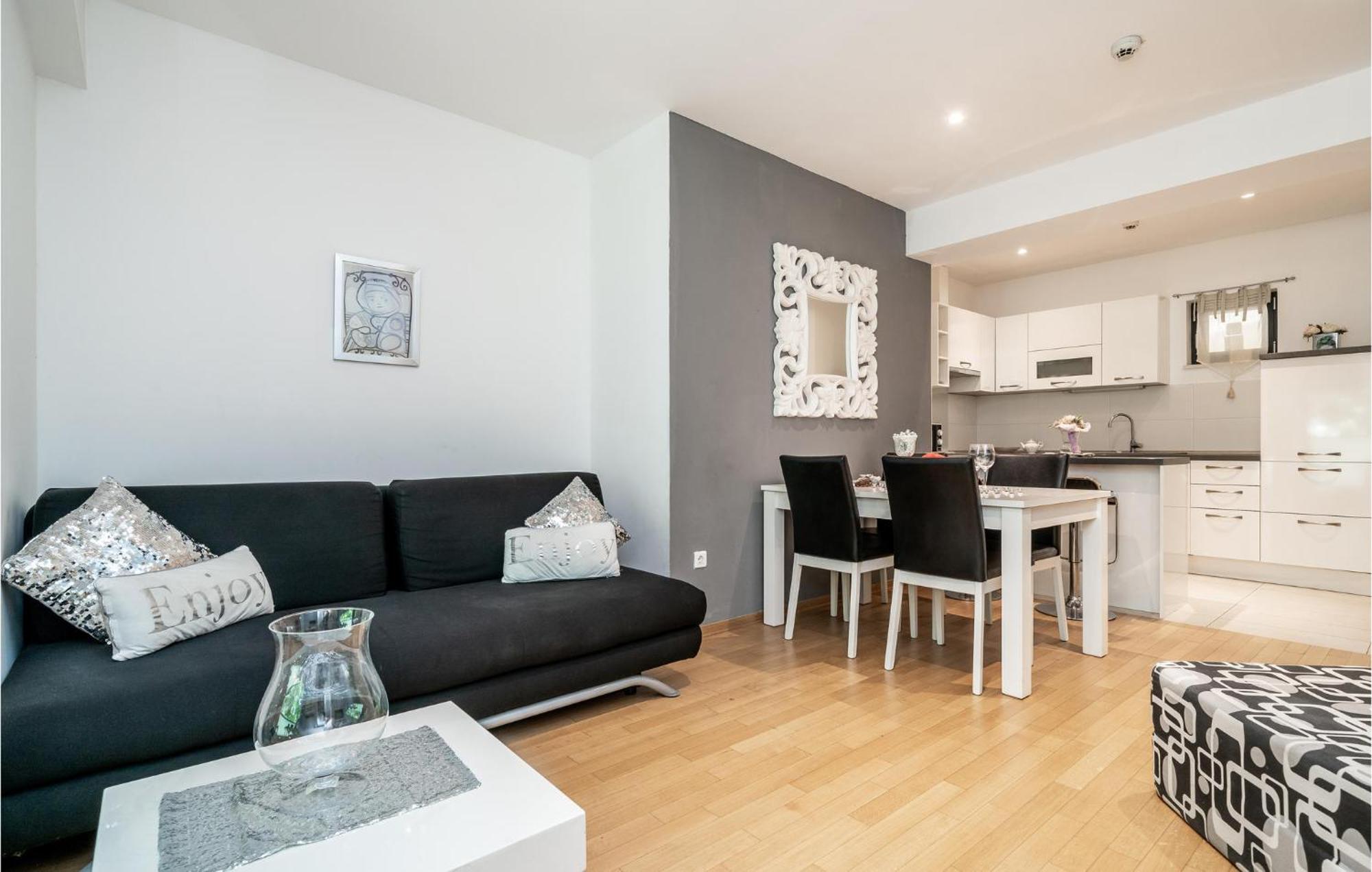 1 Bedroom Amazing Apartment In Дубровник Екстер'єр фото